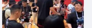 拓记:约有30家媒体出席了杨瀚森的首次夏联媒体见面会