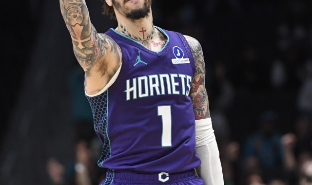 KOK体育-只管打球好看！三球24中11得25分9板5助 三分失准11中3